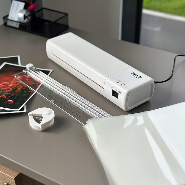 Laminator-A4-IZOXIS-4w1-Zestaw-Biurowy-Trymer-Zaokraglacz-Gratis-60-Folii-Predkosc-laminowania-400-mm-min